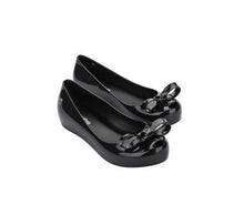 Load image into Gallery viewer, Mini Melissa Ultragirl Bow INF Black
