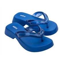 Load image into Gallery viewer, Melissa Air Bubble Flip Flop Double Ad Blue
