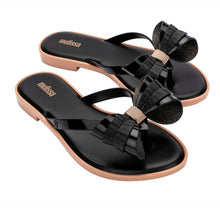 Load image into Gallery viewer, Melissa Flip Flop Slim V Ad Black Beige
